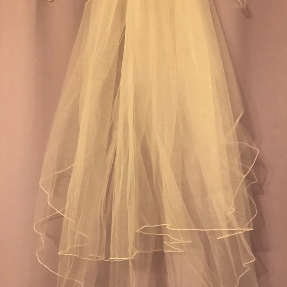 Wedding Gown Ivory Lace and Pearls - Picture 7 of 8